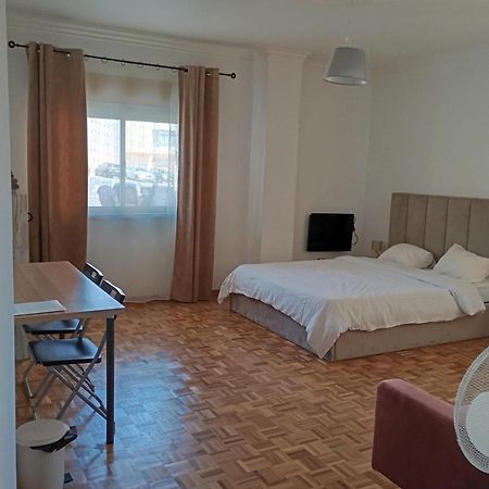 Rooms 10 Mins Walk From Train Station! Agualva-Cacem Exterior foto