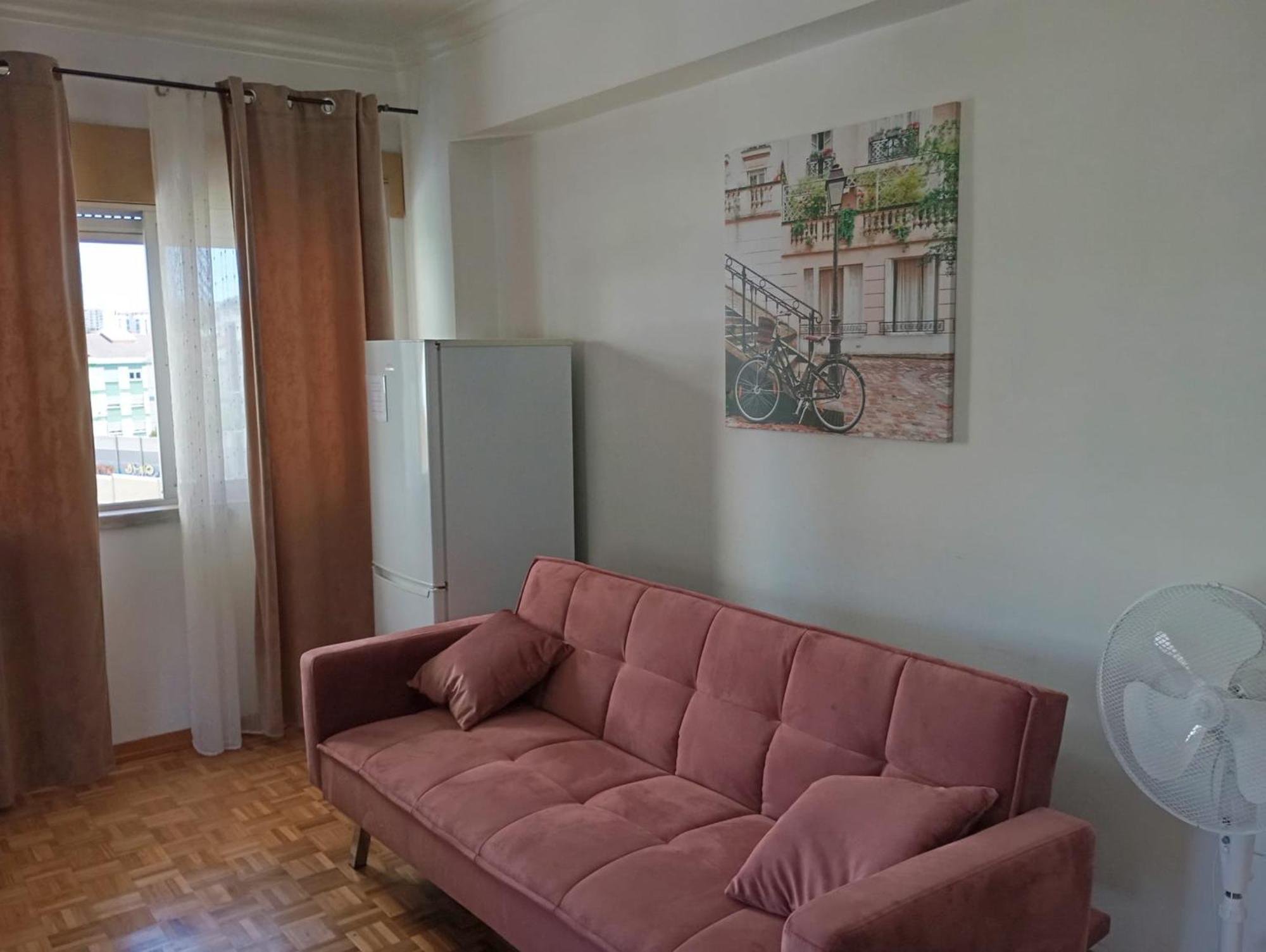 Rooms 10 Mins Walk From Train Station! Agualva-Cacem Exterior foto